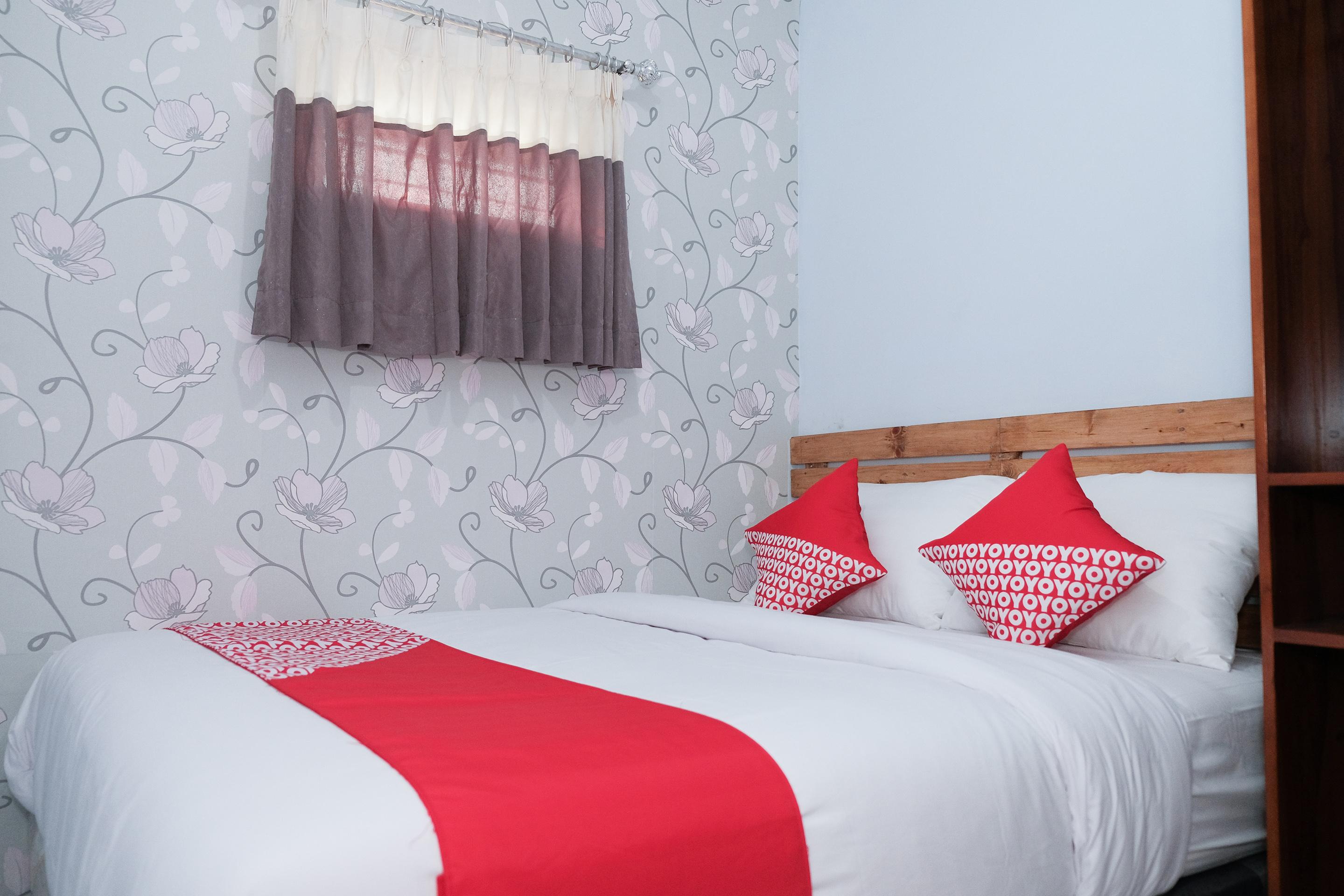 Oyo 1380 Velodrome Family House Syariah Hotel Malang Exterior photo