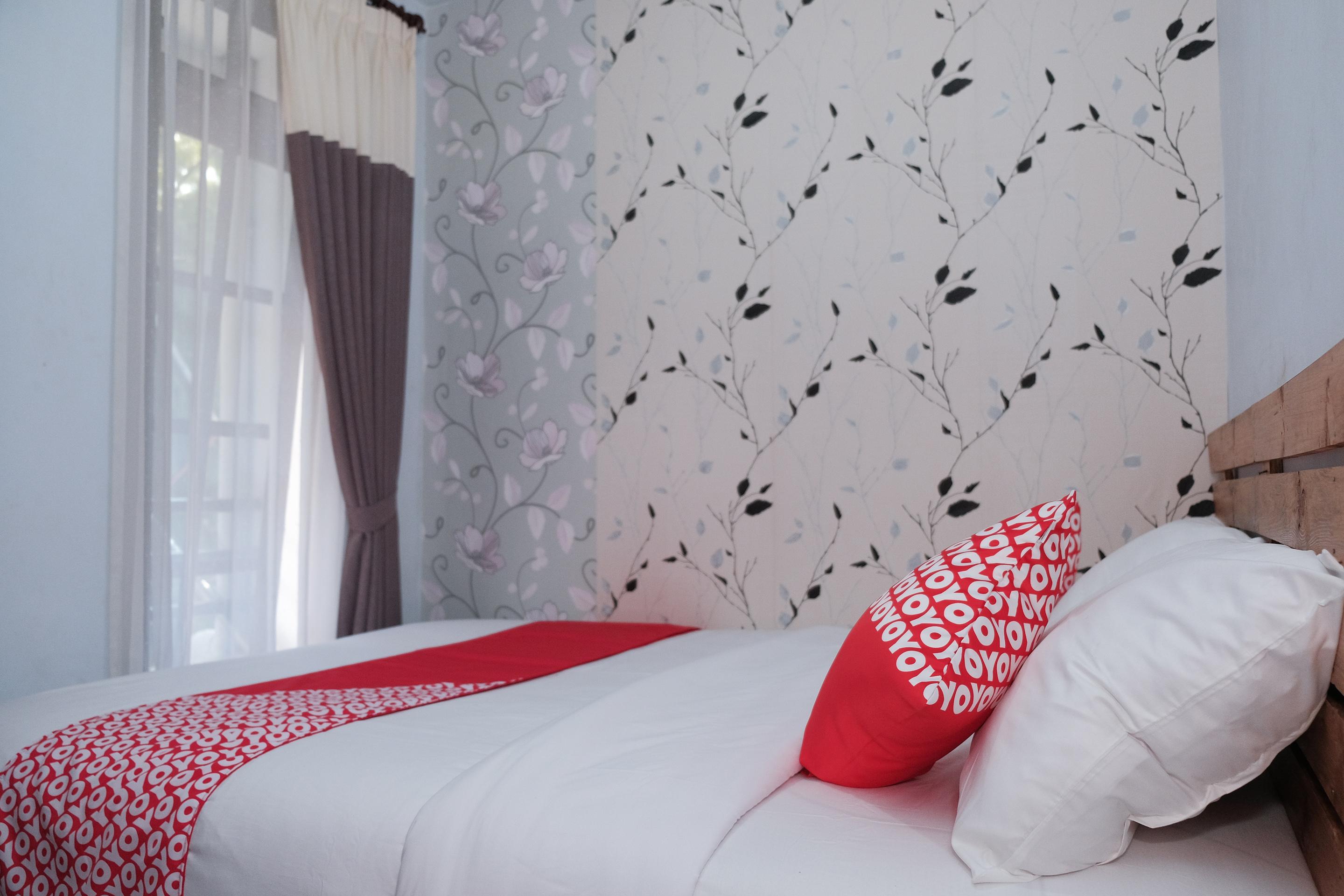 Oyo 1380 Velodrome Family House Syariah Hotel Malang Exterior photo