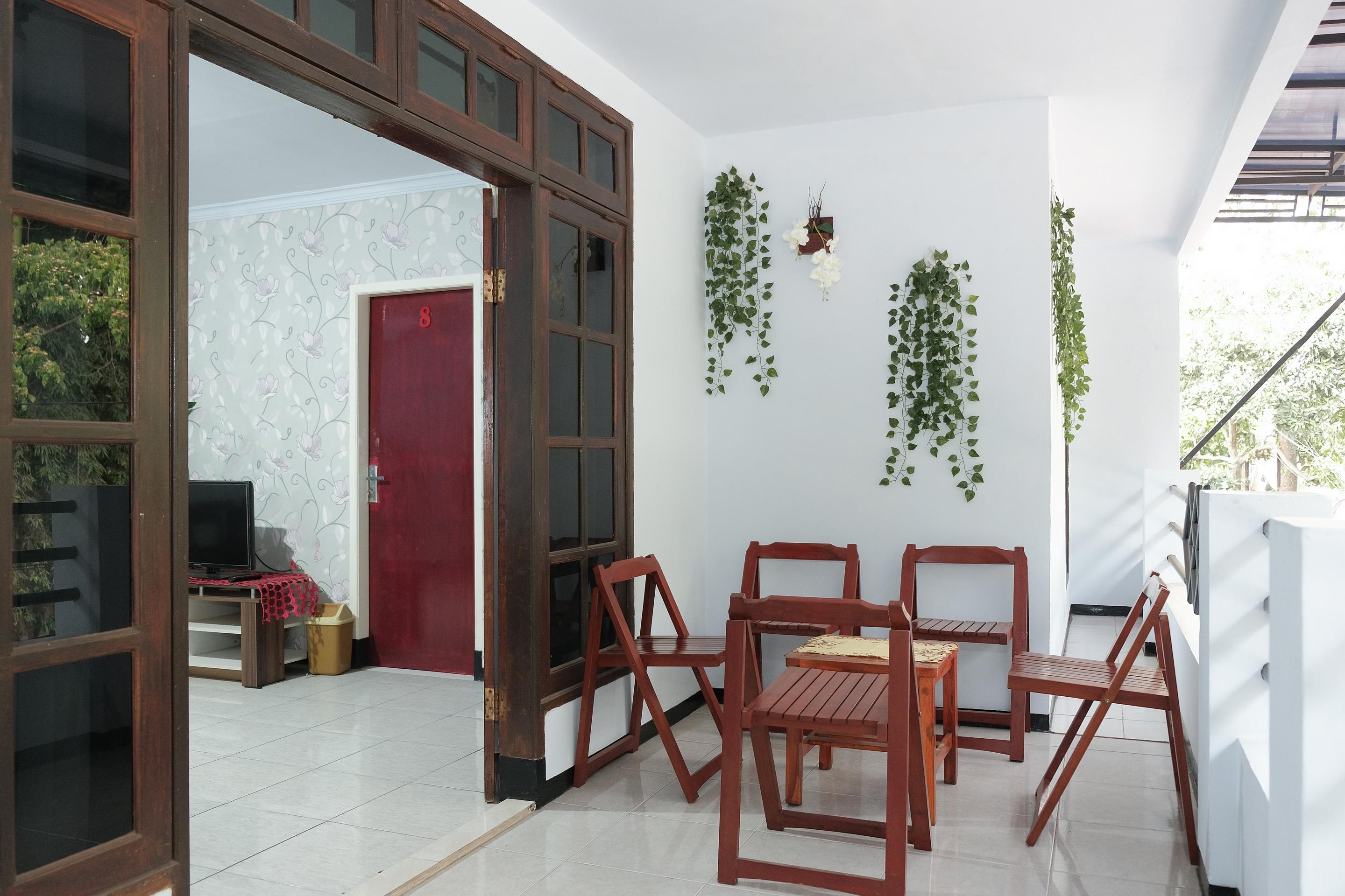 Oyo 1380 Velodrome Family House Syariah Hotel Malang Exterior photo