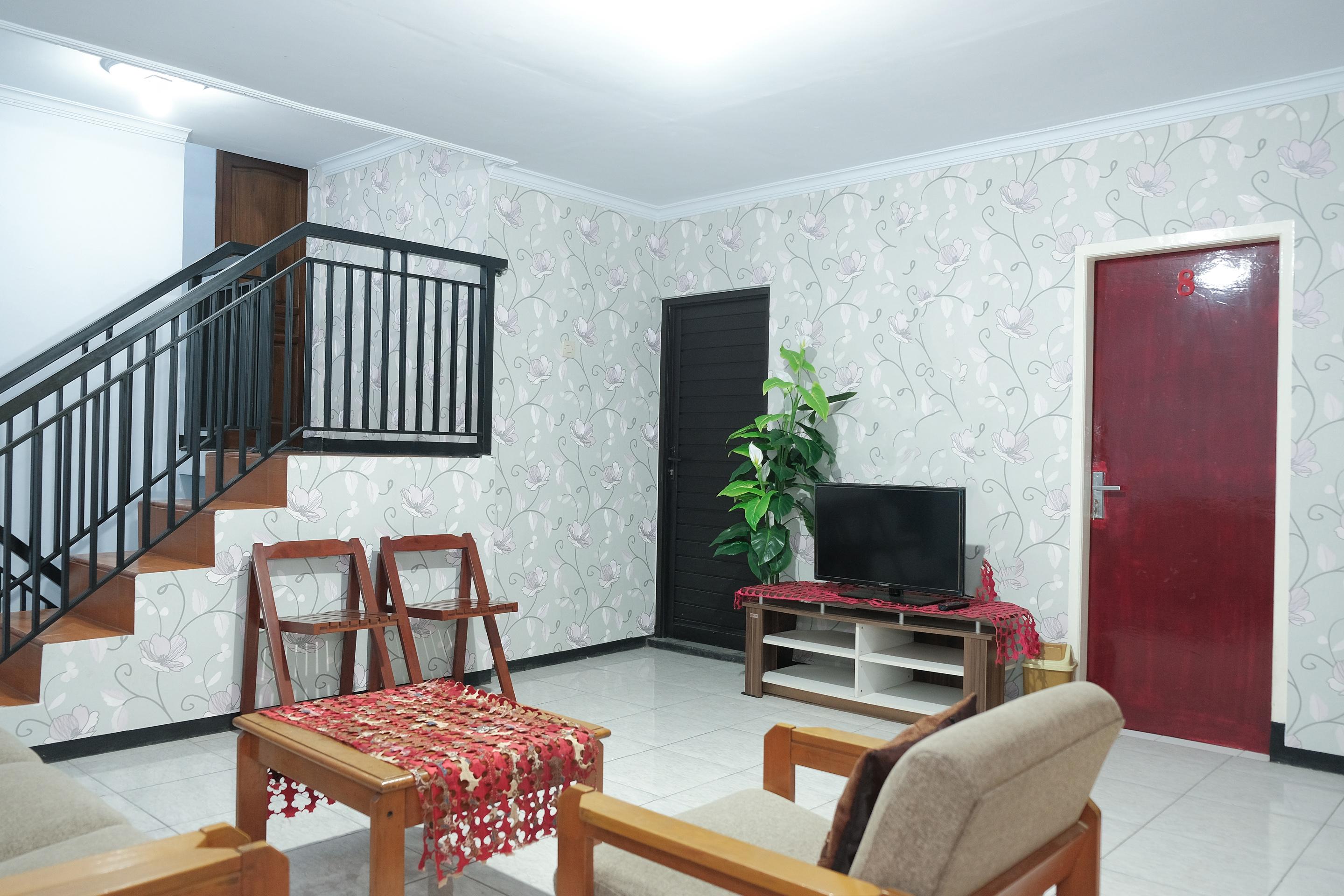 Oyo 1380 Velodrome Family House Syariah Hotel Malang Exterior photo