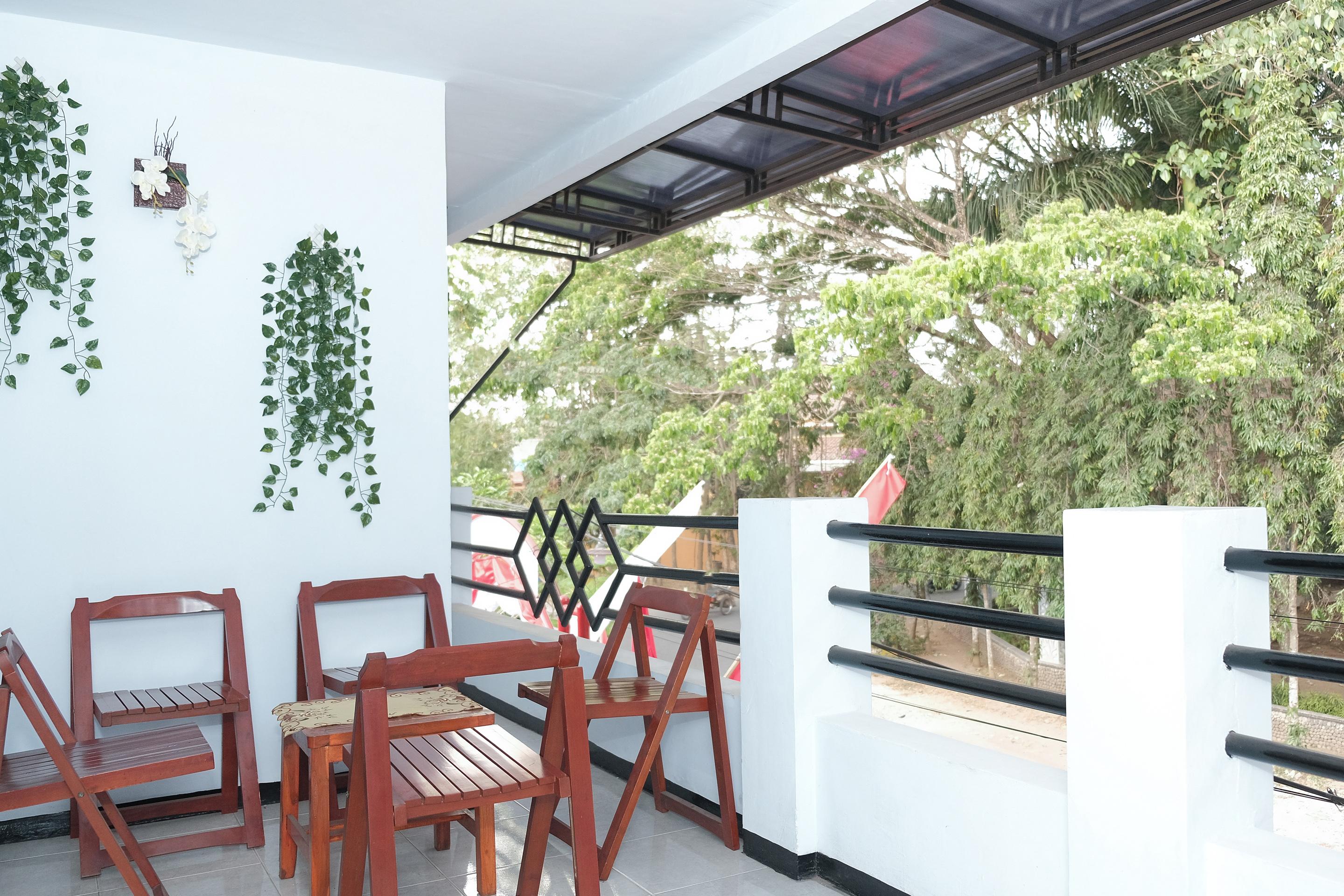 Oyo 1380 Velodrome Family House Syariah Hotel Malang Exterior photo