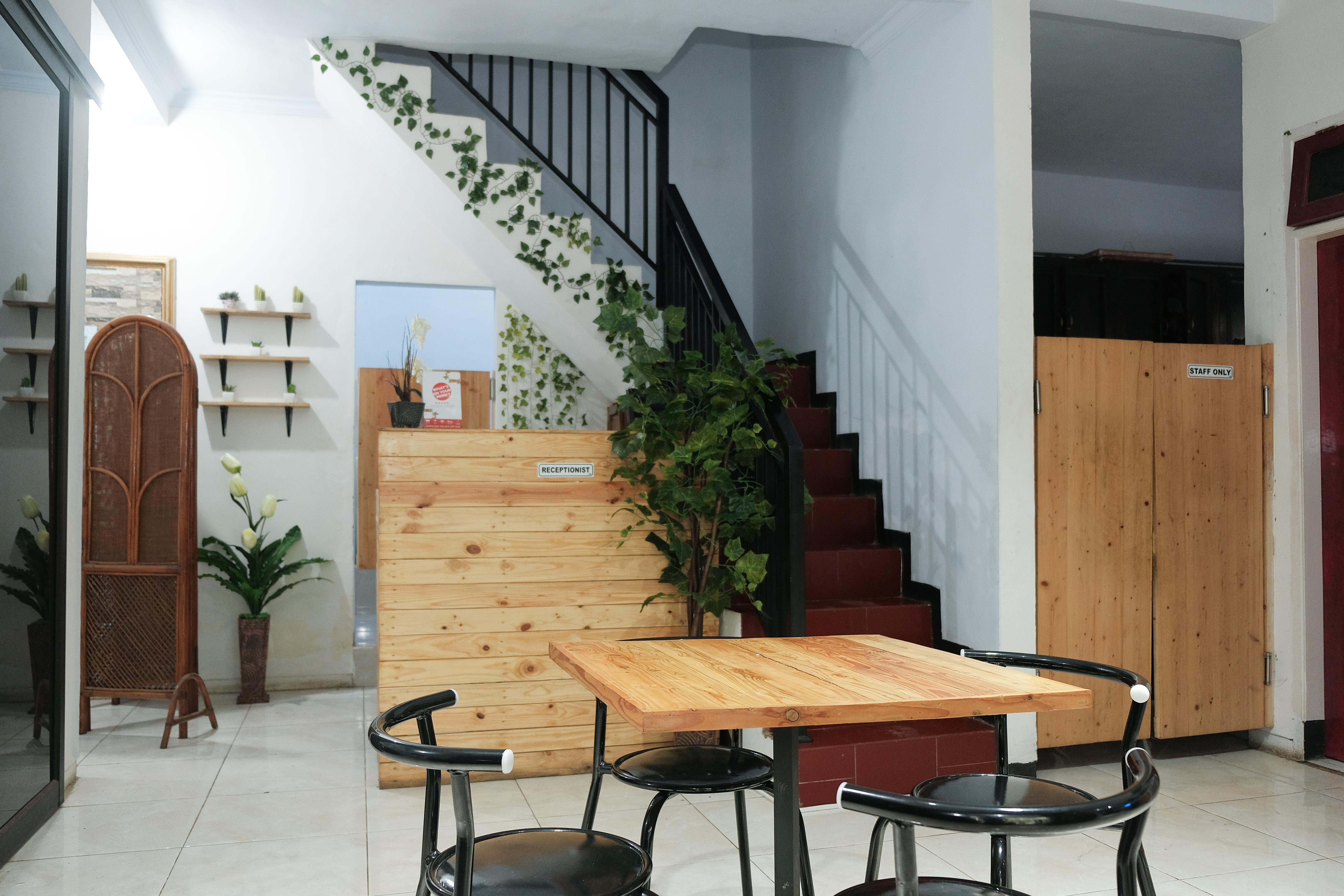Oyo 1380 Velodrome Family House Syariah Hotel Malang Exterior photo